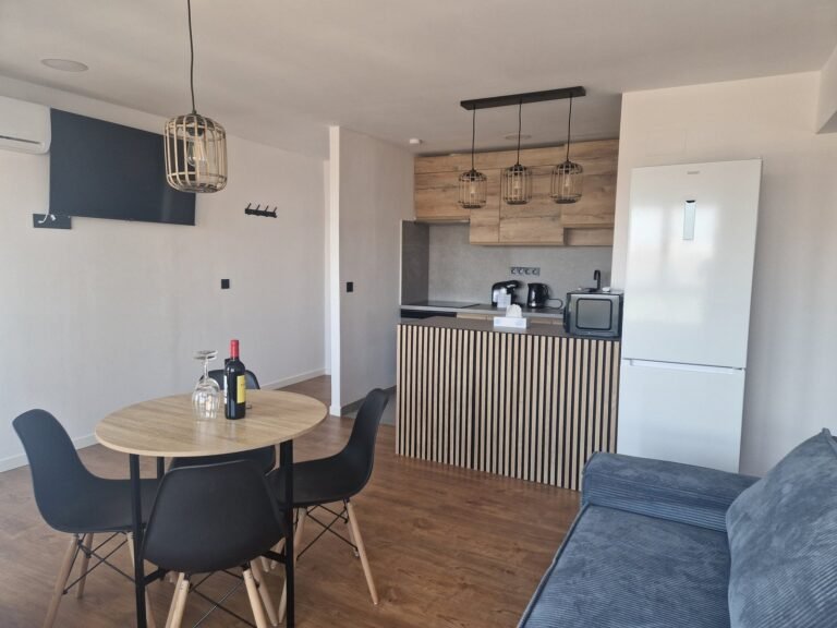 Salón comedor con cocina abierta del piso en Castellón